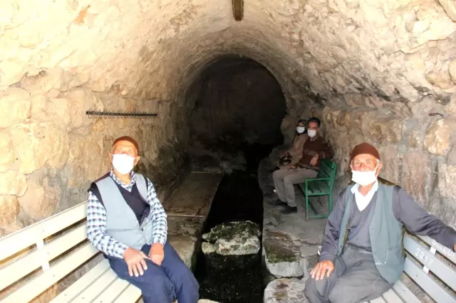 Tarihi caminin altından yüzyıllardır su akıyor Tarihi caminin altından yüzyıllardır su akıyor