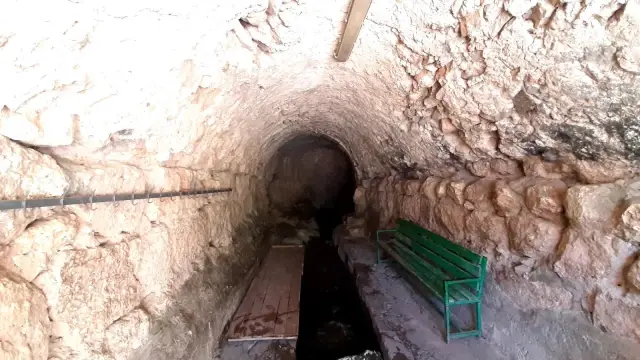 Tarihi caminin altından yüzyıllardır su akıyor Tarihi caminin altından yüzyıllardır su akıyor