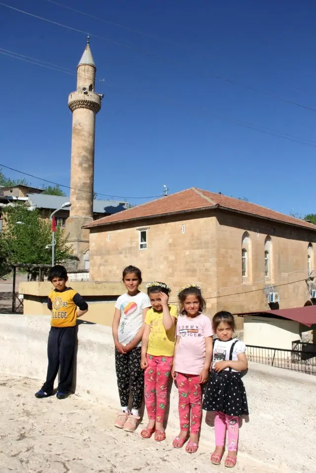Tarihi caminin altından yüzyıllardır su akıyor Tarihi caminin altından yüzyıllardır su akıyor