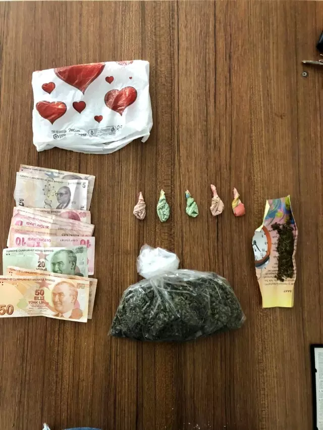 Son dakika haberleri: Tekirdağ'da uyuşturucu operasyonu: 4 gözaltı Son dakika haberleri: Tekirdağ'da uyuşturucu operasyonu: 4 gözaltı