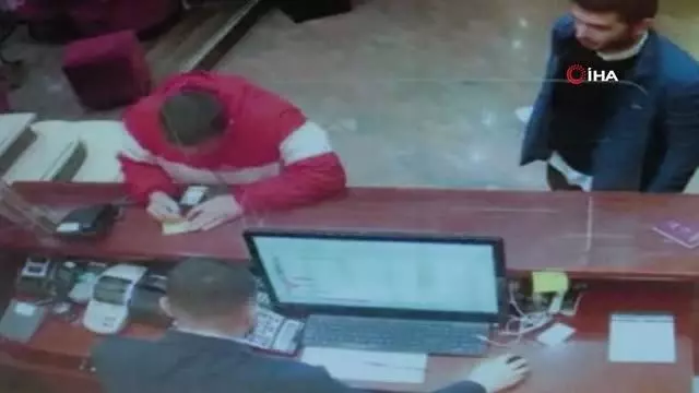 - Thodex'in firari kurucusu Faruk Fatih Özer, Arnavutluk'ta görüntülendi - Thodex'in firari kurucusu Faruk Fatih Özer, Arnavutluk'ta görüntülendi