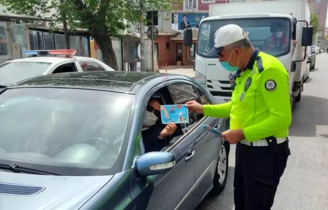 Trafik Haftası dolayısıyla sürücüler bilgilendirildi Trafik Haftası dolayısıyla sürücüler bilgilendirildi