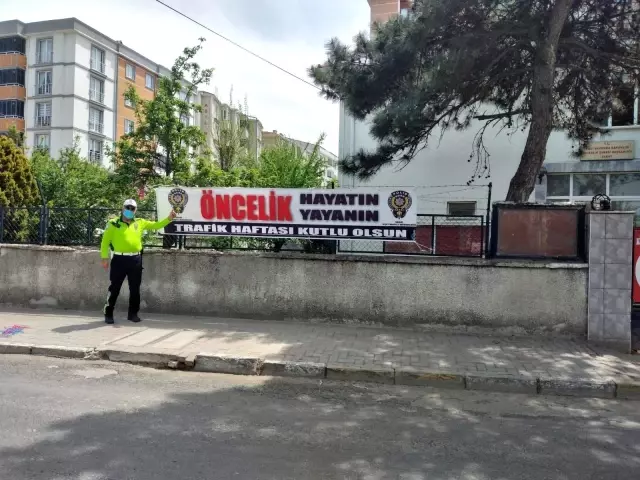 Trafik Haftası dolayısıyla sürücüler bilgilendirildi Trafik Haftası dolayısıyla sürücüler bilgilendirildi