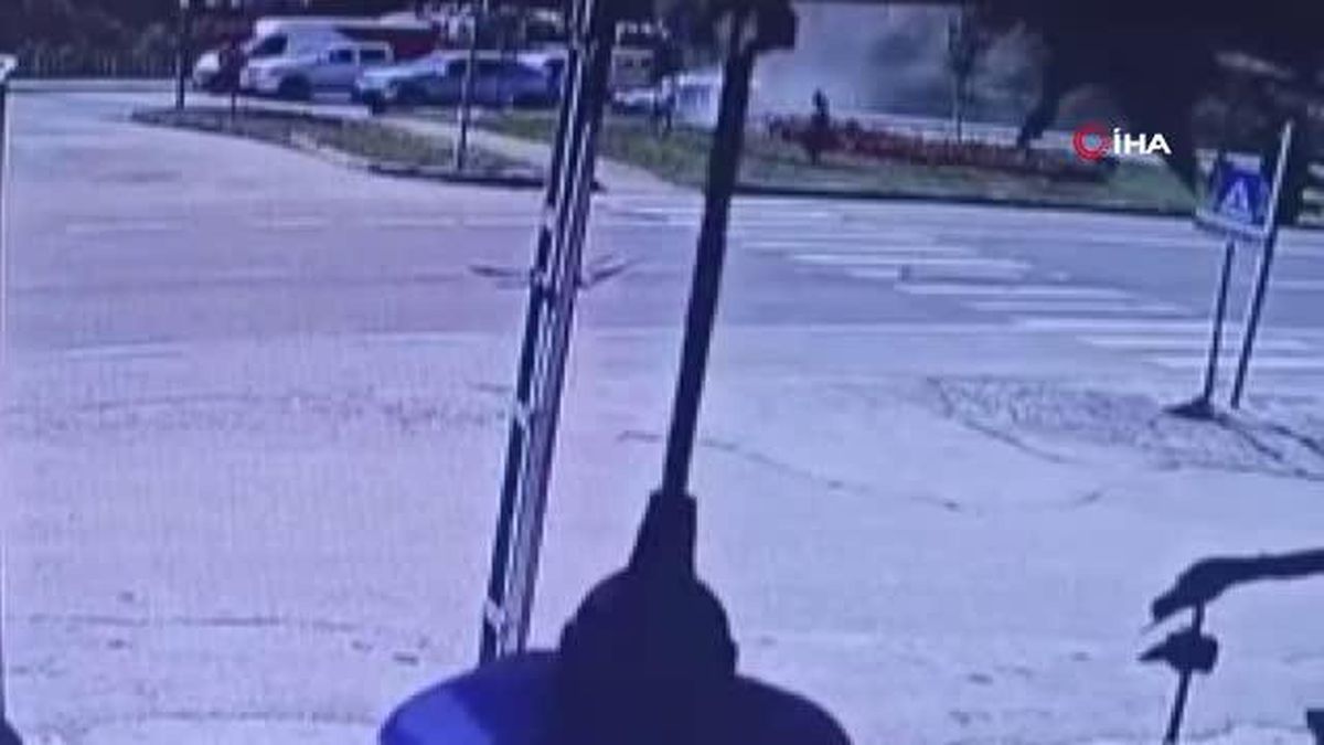 Trafik ışıklarındaki ölümlü kaza güvenlik kameralarına böyle yansıdı