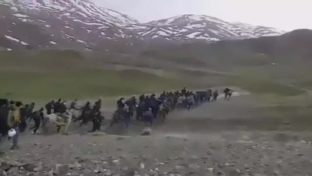 Türkiye sınırında kavimler göçü! Onlarca mültecinin yurda böyle giriş yaptığı iddia edildi Türkiye sınırında kavimler göçü! Onlarca mültecinin yurda böyle giriş yaptığı iddia edildi