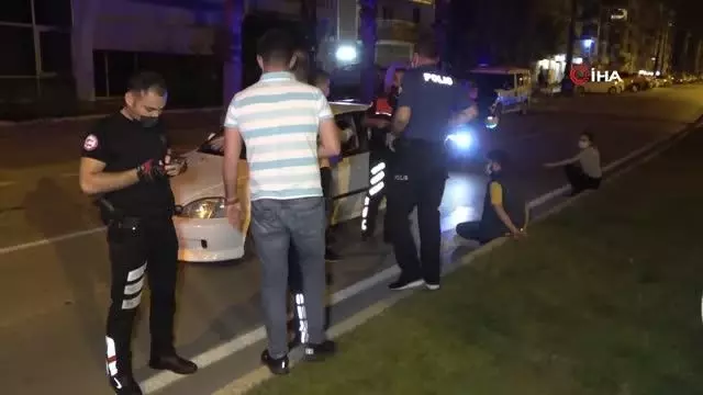 Uygulamadan kaçan alkollü sürücü ortalığı birbirine kattı, aracın içi tekel bayilerini aratmadı Uygulamadan kaçan alkollü sürücü ortalığı birbirine kattı, aracın içi tekel bayilerini aratmadı