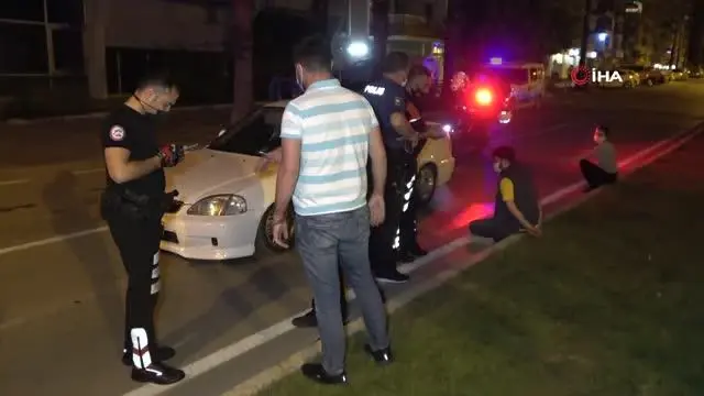 Uygulamadan kaçan alkollü sürücü ortalığı birbirine kattı, aracın içi tekel bayilerini aratmadı Uygulamadan kaçan alkollü sürücü ortalığı birbirine kattı, aracın içi tekel bayilerini aratmadı