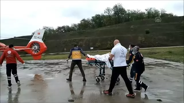 Son dakika haberi... Vezirköprü'deki kazada yaralanan bir kişi ambulans helikopterle Samsun Eğitim ve Araştırma Hastanesi'ne sevk edildi Son dakika haberi... Vezirköprü'deki kazada yaralanan bir kişi ambulans helikopterle Samsun Eğitim ve Araştırma Hastanesi'ne sevk edildi