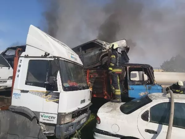 DENİZLİ YEDİEMİN OTOPARKINDA YANGIN, 9 ARAÇ ZARAR GÖRDÜ DENİZLİ YEDİEMİN OTOPARKINDA YANGIN, 9 ARAÇ ZARAR GÖRDÜ