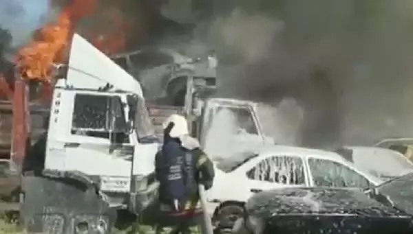 DENİZLİ YEDİEMİN OTOPARKINDA YANGIN, 9 ARAÇ ZARAR GÖRDÜ DENİZLİ YEDİEMİN OTOPARKINDA YANGIN, 9 ARAÇ ZARAR GÖRDÜ