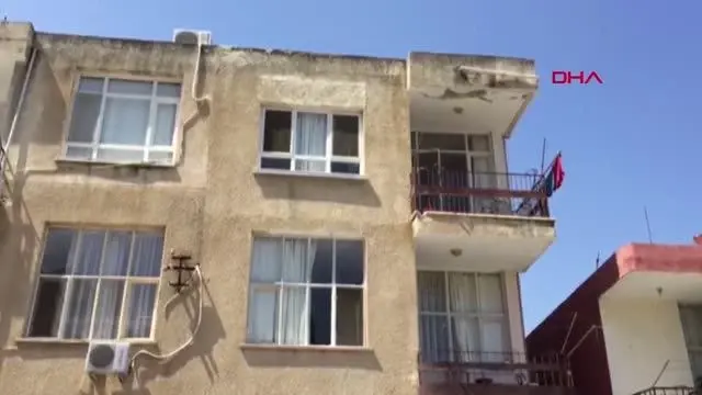 Son dakika: 2 ÇOCUK BABASI, TARTIŞTIĞI EŞİNİ BIÇAKLAYARAK ÖLDÜRDÜ Son dakika: 2 ÇOCUK BABASI, TARTIŞTIĞI EŞİNİ BIÇAKLAYARAK ÖLDÜRDÜ