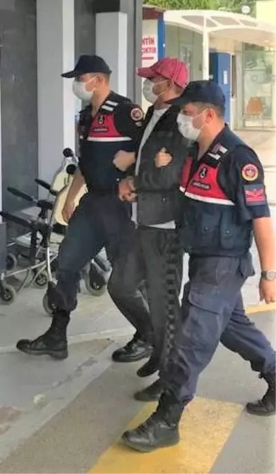 Elazığ'dan gelen 3 mimarı kağıt parçaları ile 200 bin TL dolandıran çete üyeleri tutuklandı Elazığ'dan gelen 3 mimarı kağıt parçaları ile 200 bin TL dolandıran çete üyeleri tutuklandı