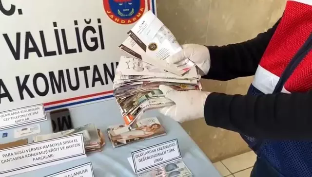 Elazığ'dan gelen 3 mimarı kağıt parçaları ile 200 bin TL dolandıran çete üyeleri tutuklandı Elazığ'dan gelen 3 mimarı kağıt parçaları ile 200 bin TL dolandıran çete üyeleri tutuklandı