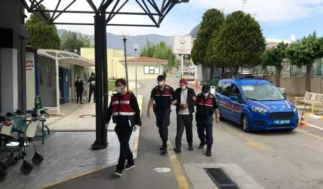 Elazığ'dan gelen 3 mimarı kağıt parçaları ile 200 bin TL dolandıran çete üyeleri tutuklandı Elazığ'dan gelen 3 mimarı kağıt parçaları ile 200 bin TL dolandıran çete üyeleri tutuklandı