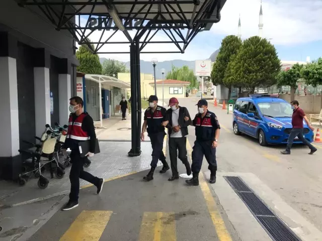 Elazığ'dan gelen 3 mimarı kağıt parçaları ile 200 bin TL dolandıran çete üyeleri tutuklandı Elazığ'dan gelen 3 mimarı kağıt parçaları ile 200 bin TL dolandıran çete üyeleri tutuklandı