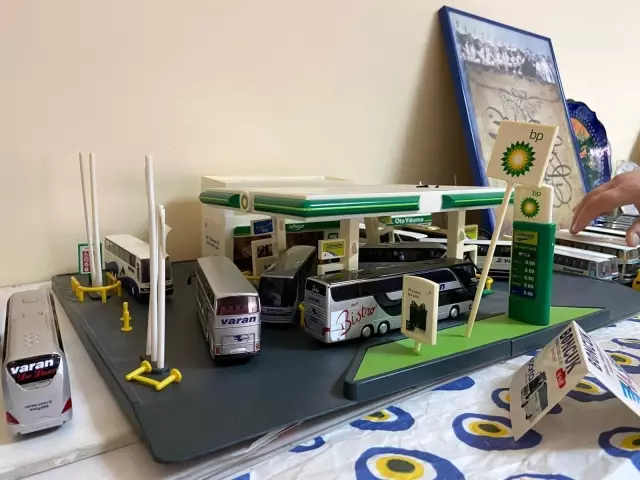 24 yıldır maket otobüs biriktiriyor 24 yıldır maket otobüs biriktiriyor