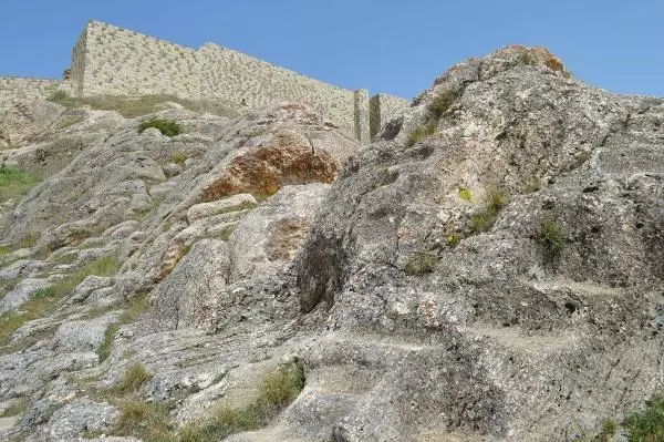 2800 YILLIK TAPINAKLA, HARPUT'UN UNESCO ASIL LİSTESİNE GİRMESİ HEDEFLENİYOR