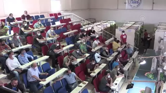 ADANA /MERSİN - Çukurova'daki çiçek mezatlarında Anneler Günü yoğunluğu ADANA /MERSİN - Çukurova'daki çiçek mezatlarında Anneler Günü yoğunluğu