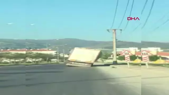 AFYONKARAHİSAR TIR'IN TEHLİKELİ YOLCULUĞU KAMERADA AFYONKARAHİSAR TIR'IN TEHLİKELİ YOLCULUĞU KAMERADA