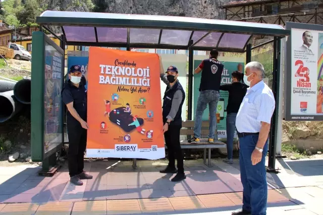 Amasya polisinden siber suçlarla mücadele için afişli bilgilendirme Amasya polisinden siber suçlarla mücadele için afişli bilgilendirme