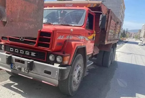 Arkadaşına ait kamyonun plakalarını çoğaltıp kendi araçlarına taktı Arkadaşına ait kamyonun plakalarını çoğaltıp kendi araçlarına taktı