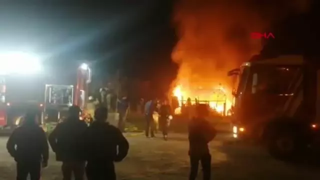ARNAVUTKÖY'DE GECEKONDU ALEV ALEV YANDI ARNAVUTKÖY'DE GECEKONDU ALEV ALEV YANDI