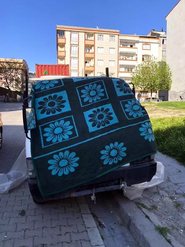 AVCILAR'DA ÇALDIKLARI KAMYONETİ BATTANİYE İLE ÖRTEN 2 ŞÜPHELİ YAKALANDI AVCILAR'DA ÇALDIKLARI KAMYONETİ BATTANİYE İLE ÖRTEN 2 ŞÜPHELİ YAKALANDI