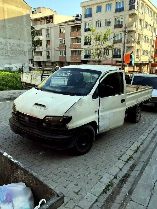 AVCILAR'DA ÇALDIKLARI KAMYONETİ BATTANİYE İLE ÖRTEN 2 ŞÜPHELİ YAKALANDI AVCILAR'DA ÇALDIKLARI KAMYONETİ BATTANİYE İLE ÖRTEN 2 ŞÜPHELİ YAKALANDI