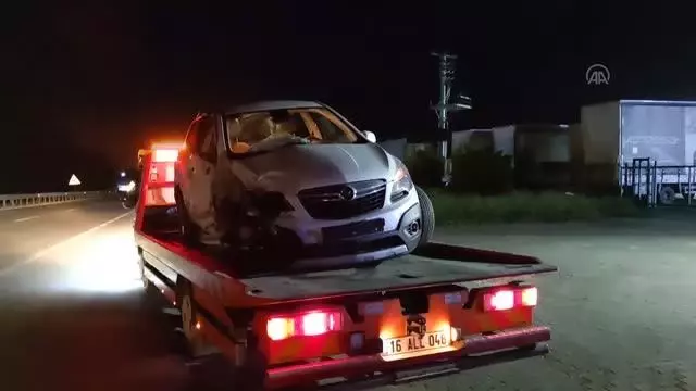 Bariyerlere çarparak takla atan otomobilin sürücüsü yaralandı Bariyerlere çarparak takla atan otomobilin sürücüsü yaralandı