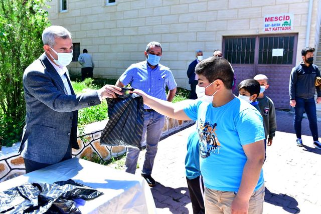 Başkan Çınar, 'kadir gecesi' programında vatandaşlarla bir araya geldi Başkan Çınar, 'kadir gecesi' programında vatandaşlarla bir araya geldi
