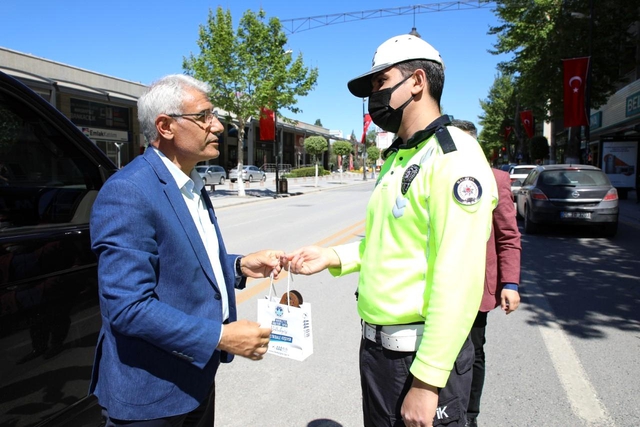 Başkan Güder'den Trafik Haftası ziyaretleri Başkan Güder'den Trafik Haftası ziyaretleri