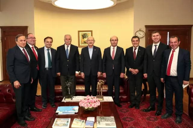 Başkan Şahin'den CHP Genel Başkan Kılıçdaroğlu'na ziyaret Başkan Şahin'den CHP Genel Başkan Kılıçdaroğlu'na ziyaret