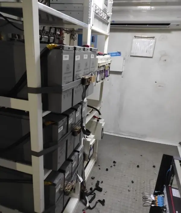 Baz istasyonlarının akülerini çalan 3 şüpheli yakalandı Baz istasyonlarının akülerini çalan 3 şüpheli yakalandı