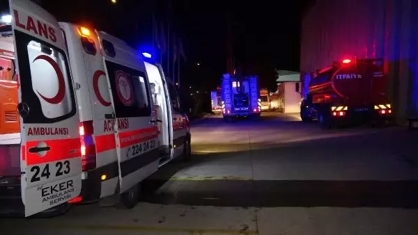 Son dakika gündem: Bursa'da kauçuk fabrikasında çıkan yangında, 6 işçi dumandan etkilendi Son dakika gündem: Bursa'da kauçuk fabrikasında çıkan yangında, 6 işçi dumandan etkilendi