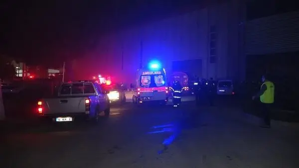 Son dakika gündem: Bursa'da kauçuk fabrikasında çıkan yangında, 6 işçi dumandan etkilendi Son dakika gündem: Bursa'da kauçuk fabrikasında çıkan yangında, 6 işçi dumandan etkilendi