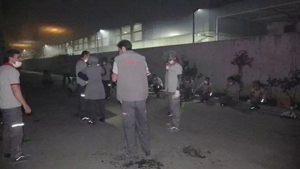 Son dakika gündem: Bursa'da kauçuk fabrikasında çıkan yangında, 6 işçi dumandan etkilendi Son dakika gündem: Bursa'da kauçuk fabrikasında çıkan yangında, 6 işçi dumandan etkilendi