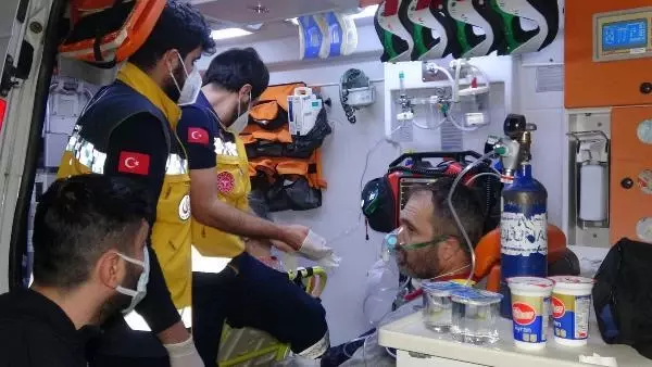 Son dakika gündem: Bursa'da kauçuk fabrikasında çıkan yangında, 6 işçi dumandan etkilendi Son dakika gündem: Bursa'da kauçuk fabrikasında çıkan yangında, 6 işçi dumandan etkilendi