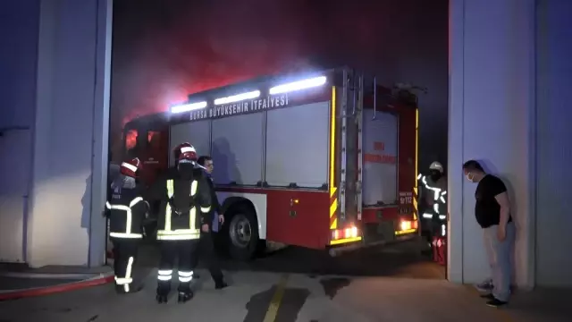 Son dakika haber! Bursa'da kauçuk fabrikasında korkutan yangın: 6 işçi hastaneye kaldırıldı Son dakika haber! Bursa'da kauçuk fabrikasında korkutan yangın: 6 işçi hastaneye kaldırıldı