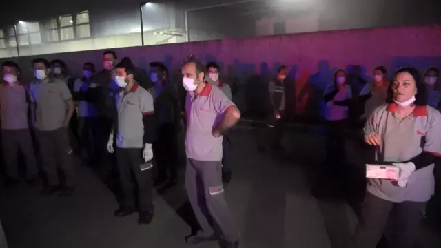 Son dakika haber! Bursa'da kauçuk fabrikasında korkutan yangın: 6 işçi hastaneye kaldırıldı Son dakika haber! Bursa'da kauçuk fabrikasında korkutan yangın: 6 işçi hastaneye kaldırıldı