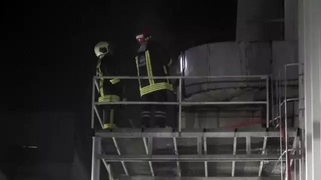 Son dakika haber! Bursa'da kauçuk fabrikasında korkutan yangın: 6 işçi hastaneye kaldırıldı Son dakika haber! Bursa'da kauçuk fabrikasında korkutan yangın: 6 işçi hastaneye kaldırıldı