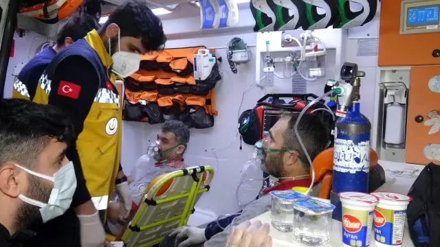 Son dakika haber! Bursa'da kauçuk fabrikasında korkutan yangın: 6 işçi hastaneye kaldırıldı Son dakika haber! Bursa'da kauçuk fabrikasında korkutan yangın: 6 işçi hastaneye kaldırıldı