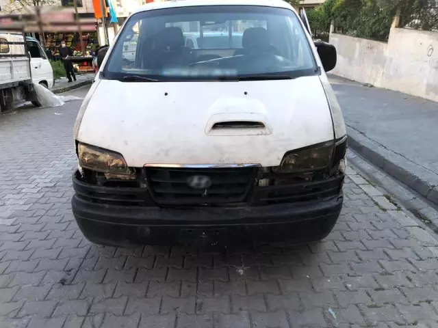 Çaldıkları kamyoneti battaniye ile kamufle etmeye çalıştılar Çaldıkları kamyoneti battaniye ile kamufle etmeye çalıştılar