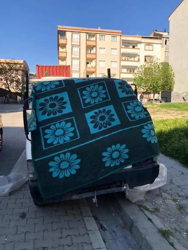 Çaldıkları kamyoneti battaniye ile kamufle etmeye çalıştılar Çaldıkları kamyoneti battaniye ile kamufle etmeye çalıştılar