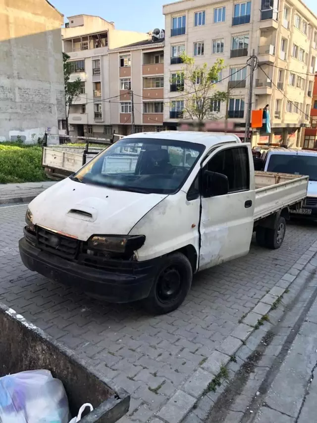 Çaldıkları kamyoneti battaniye ile kamufle etmeye çalıştılar Çaldıkları kamyoneti battaniye ile kamufle etmeye çalıştılar