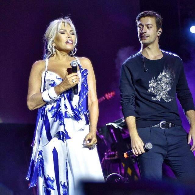 Camdaki Kız'ın Sedat'ı Feyyaz Şerifoğlu bir dönem Ajda Pekkan'ın vokalistliğini yapmış