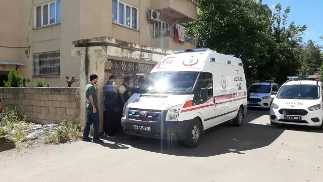 'Çocuklar ses yapıyor' kavgası kanlı bitti: 2 yaralı 'Çocuklar ses yapıyor' kavgası kanlı bitti: 2 yaralı
