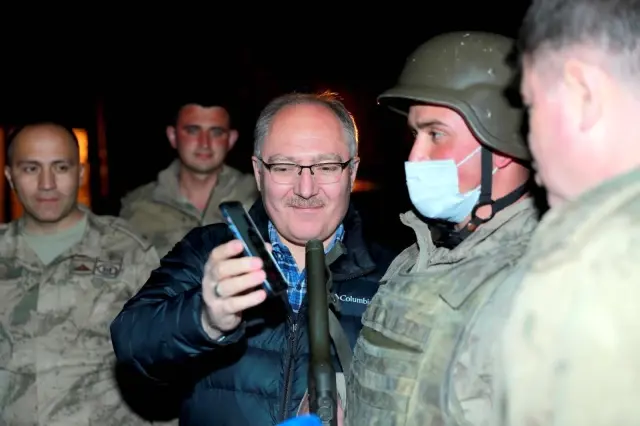 Cumhurbaşkanı Erdoğan'dan 2 bin 200 rakımda Mehmetçiğe sürpriz Cumhurbaşkanı Erdoğan'dan 2 bin 200 rakımda Mehmetçiğe sürpriz