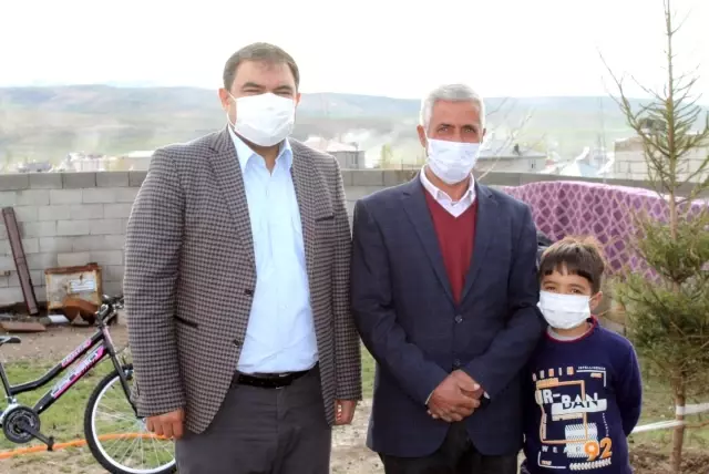 Diyadin'de 'Çatkapı' projesiyle iftar yemekleri vatandaşların evlerine ulaştırılıyor Diyadin'de 'Çatkapı' projesiyle iftar yemekleri vatandaşların evlerine ulaştırılıyor