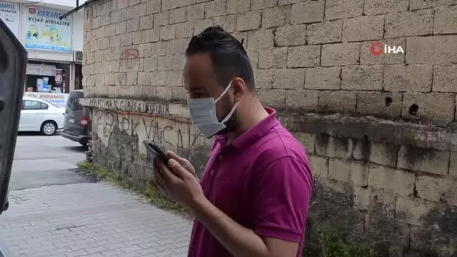 Duyarlı vatandaştan otomobilin sürücüsüne not: 'Kaputta kedi var' Duyarlı vatandaştan otomobilin sürücüsüne not: 'Kaputta kedi var'