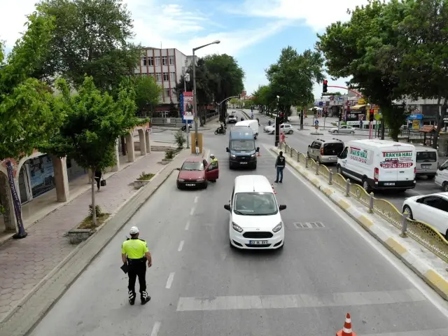 Edirne'de 'tam kapanma' denetimleri aralıksız sürüyor Edirne'de 'tam kapanma' denetimleri aralıksız sürüyor